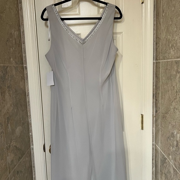 SLNY Silver Layered Wedding Dress - Picture 9 of 13